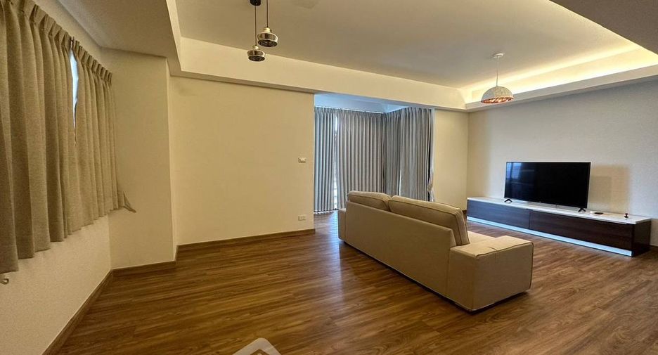 For rent 3 ベッドルーム condo in Phra Khanong, Bangkok