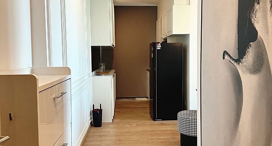 For rent 2 bedrooms condo in Watthana, Bangkok