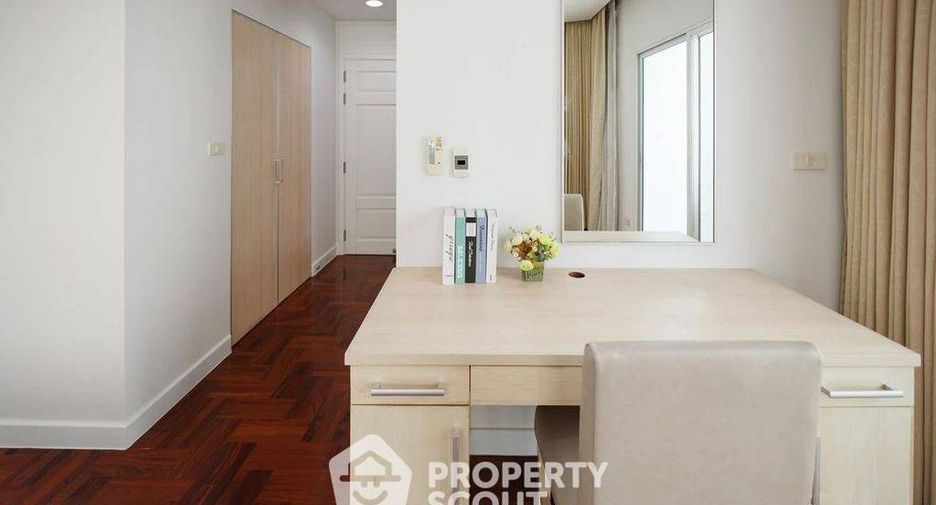 For rent 3 bedrooms apartment in Khlong Toei, Bangkok