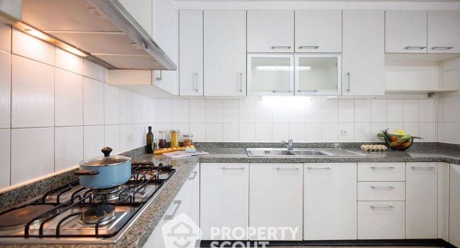 For rent 3 bedrooms apartment in Khlong Toei, Bangkok