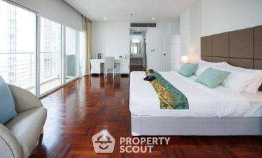 For rent 3 bedrooms apartment in Khlong Toei, Bangkok