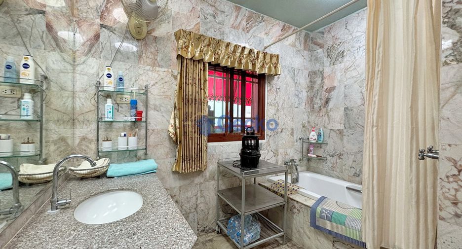 Haus zum Kauf mit 4 Zimmer in Bang Lamung, Chonburi
