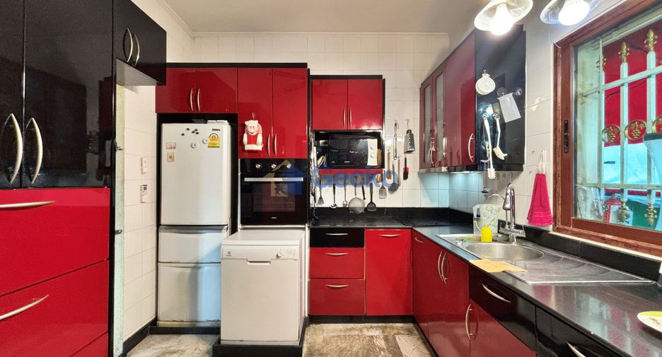 Haus zum Kauf mit 4 Zimmer in Bang Lamung, Chonburi
