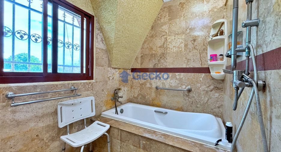 Haus zum Kauf mit 4 Zimmer in Bang Lamung, Chonburi