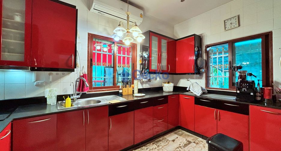 Haus zum Kauf mit 4 Zimmer in Bang Lamung, Chonburi