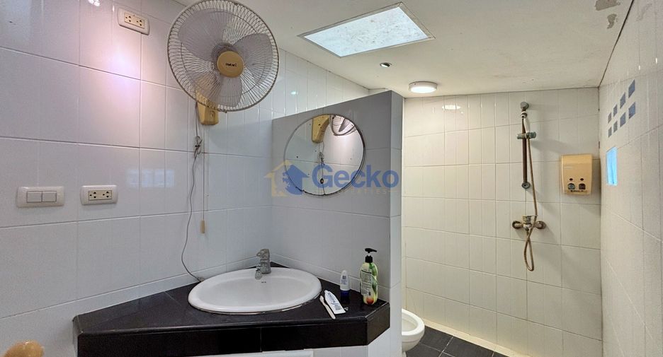 Haus zum Kauf mit 4 Zimmer in Bang Lamung, Chonburi