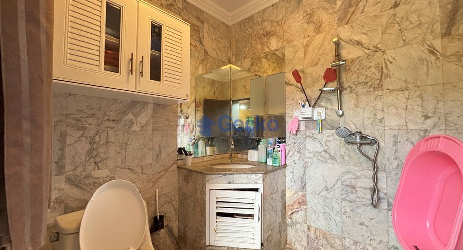 Haus zum Kauf mit 4 Zimmer in Bang Lamung, Chonburi