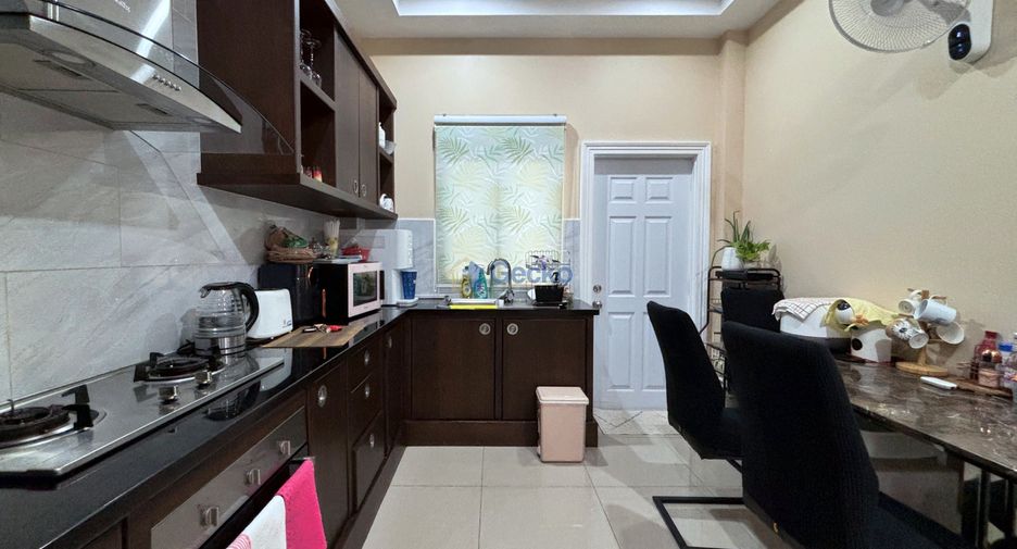 Haus zur Miete und zum Kauf mit 3 Zimmer in Bang Lamung, Chonburi