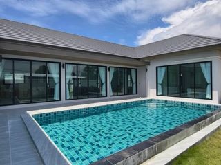 For rent 4 bedrooms villa in Bang Lamung, Chonburi