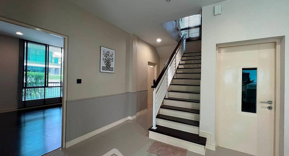 For rent 4 bedrooms house in Bang Kapi, Bangkok