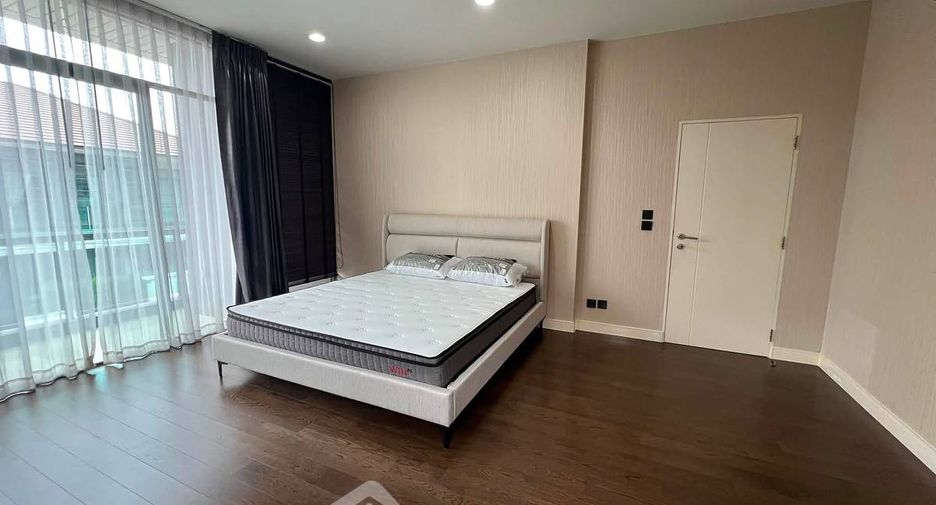 For rent 4 bedrooms house in Bang Kapi, Bangkok