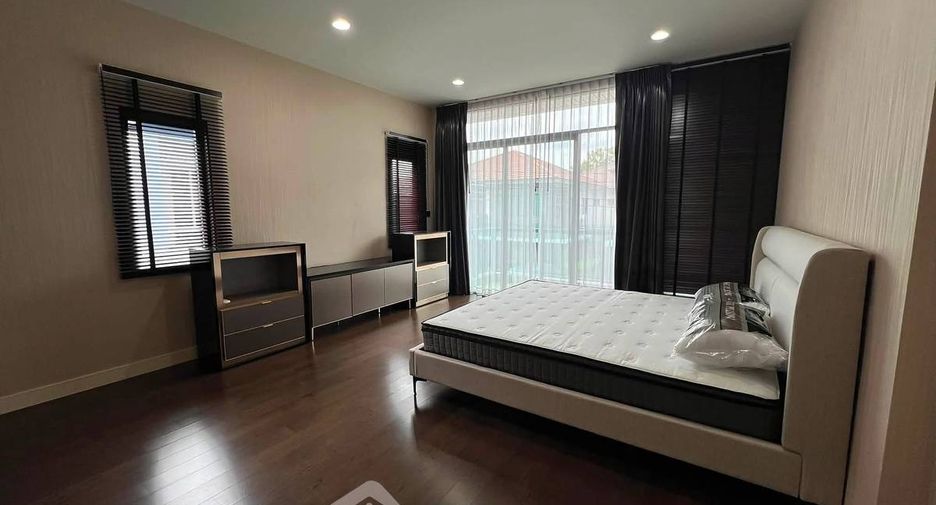 For rent 4 bedrooms house in Bang Kapi, Bangkok