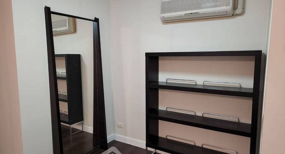 For rent 2 bedrooms condo in Yan Nawa, Bangkok
