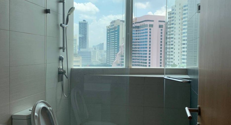 À louer 3 chambres condo à Khlong Toei, Bangkok