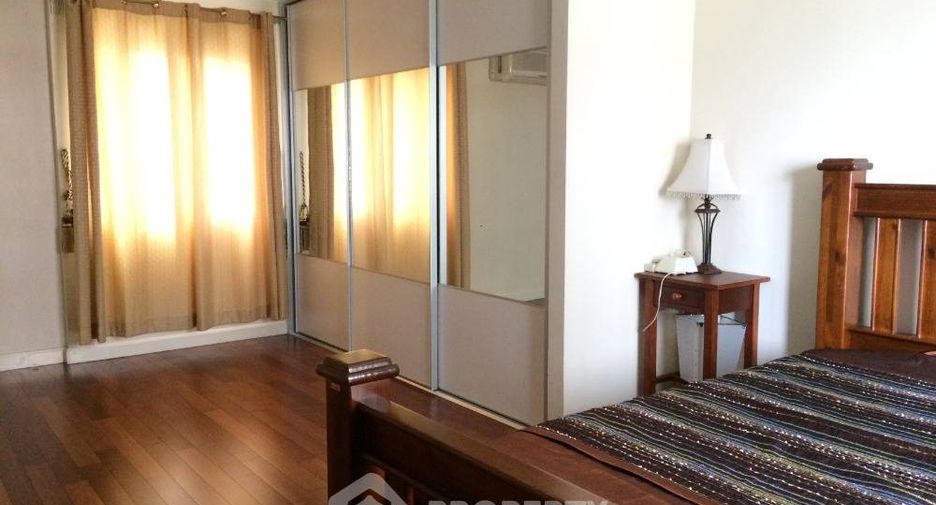 For rent 2 bedrooms condo in Yan Nawa, Bangkok