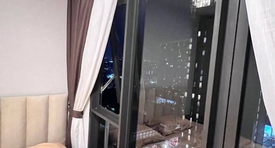 For rent 2 bedrooms condo in Phra Khanong, Bangkok