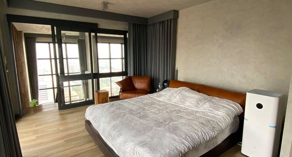 For rent 3 bedrooms condo in Watthana, Bangkok