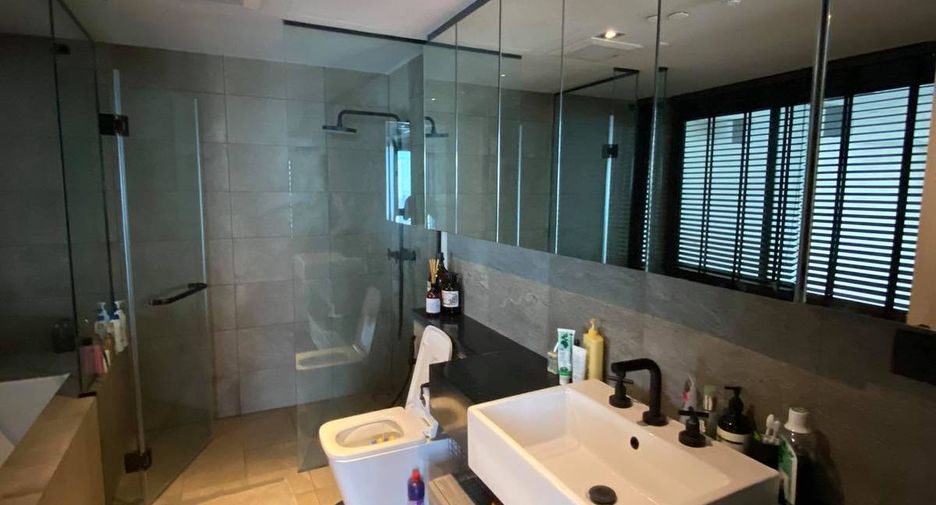 For rent 3 bedrooms condo in Watthana, Bangkok