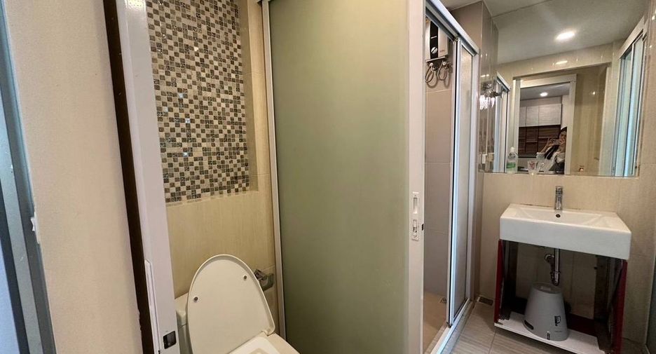 For rent 2 ベッドルーム condo in Huai Khwang, Bangkok