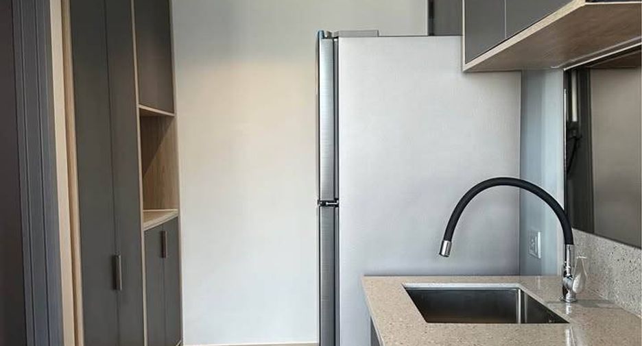 For rent 2 bedrooms condo in Bang Rak, Bangkok