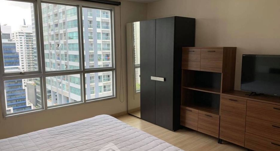 For rent 2 bedrooms condo in Sathon, Bangkok