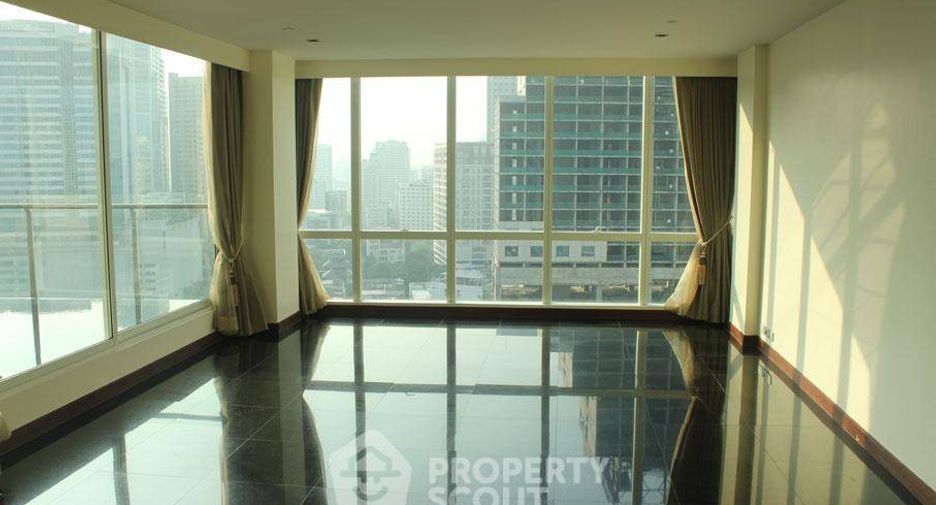 À louer 3 chambres condo à Khlong Toei, Bangkok