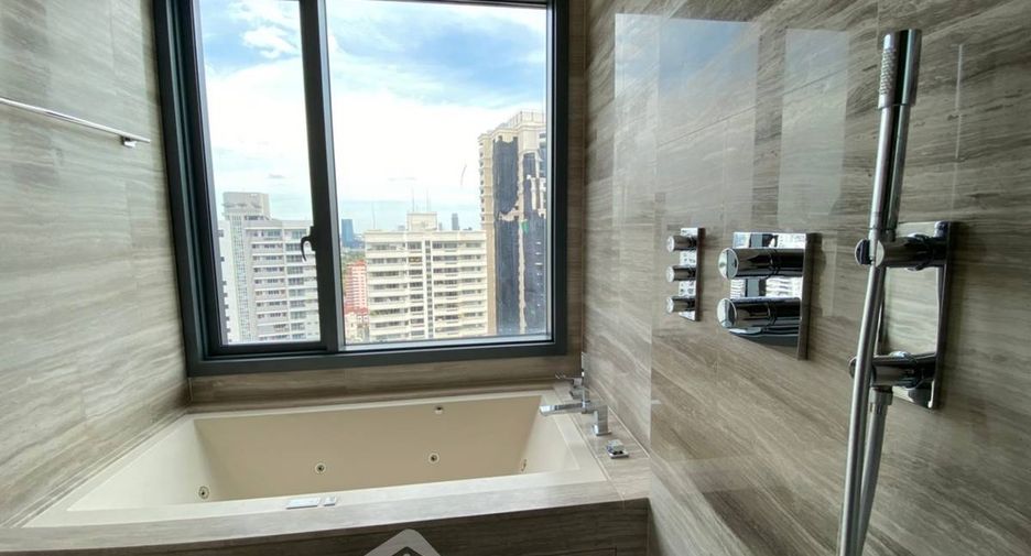 For rent 2 bedrooms condo in Khlong Toei, Bangkok