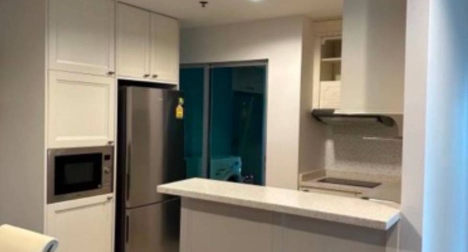Condo en alquiler de 2 habitaciones en Huai Khwang, Bangkok