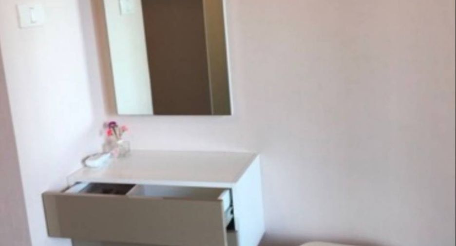 Condo en alquiler de 2 habitaciones en Huai Khwang, Bangkok