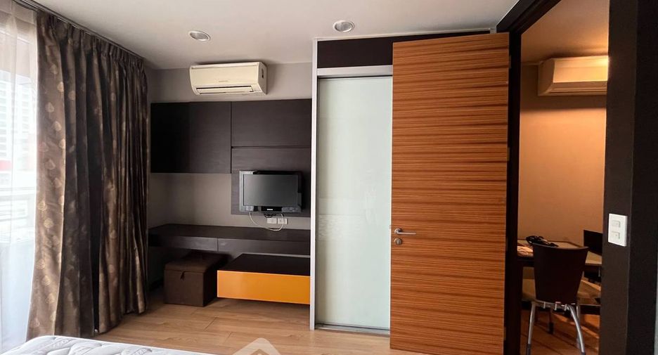 Wohnung zur Miete mit 1 Zimmer in Bang Rak, Bangkok