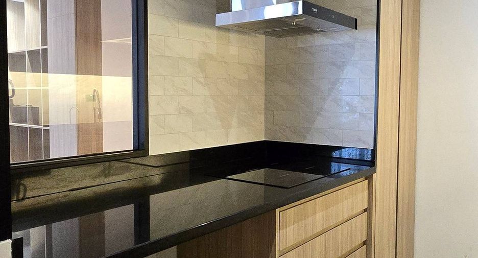 For rent 3 bedrooms apartment in Watthana, Bangkok