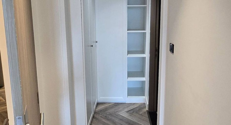For rent 3 bedrooms apartment in Watthana, Bangkok