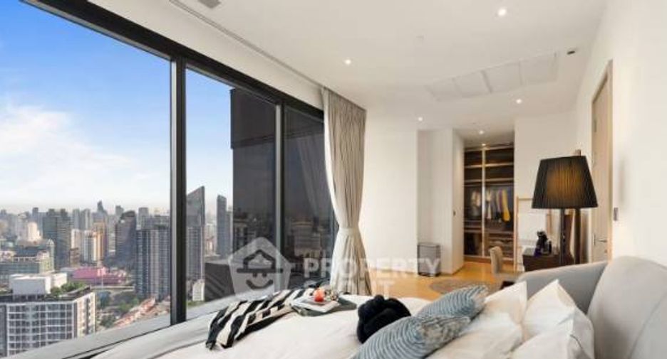 For rent 2 bedrooms condo in Huai Khwang, Bangkok