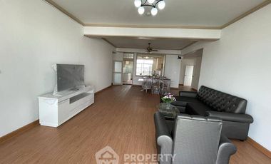 For rent 3 bedrooms apartment in Watthana, Bangkok