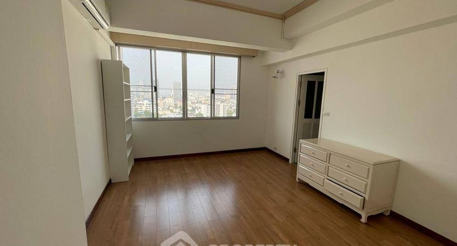For rent 3 bedrooms apartment in Watthana, Bangkok