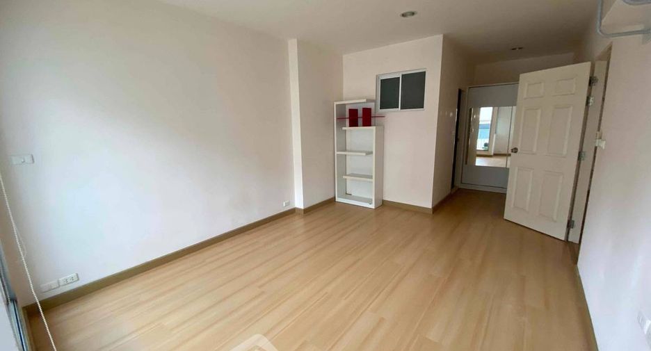 For rent 2 bedrooms condo in Thon Buri, Bangkok