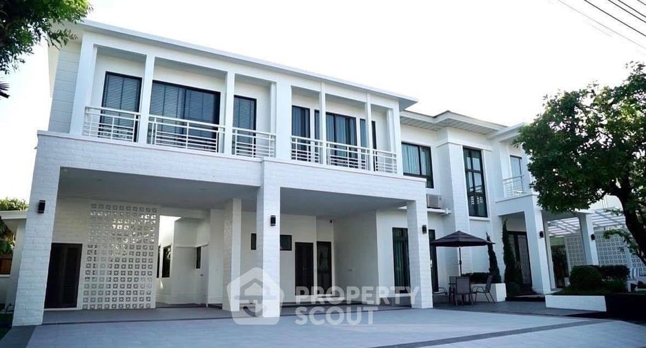 Casa en alquiler de 6 habitaciones en Lat Krabang, Bangkok
