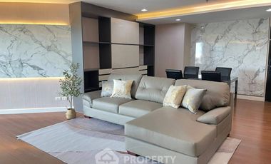 Condo en alquiler de 3 habitaciones en Huai Khwang, Bangkok