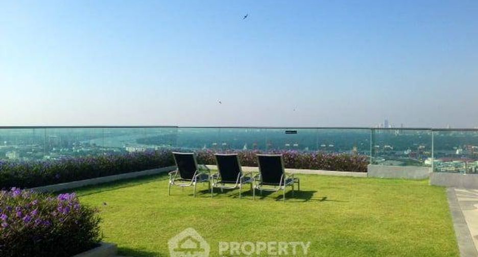 For rent 2 bedrooms condo in Phra Khanong, Bangkok