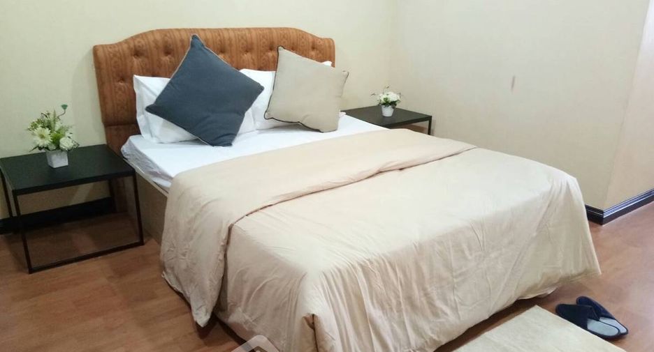 For rent 3 bedrooms condo in Watthana, Bangkok