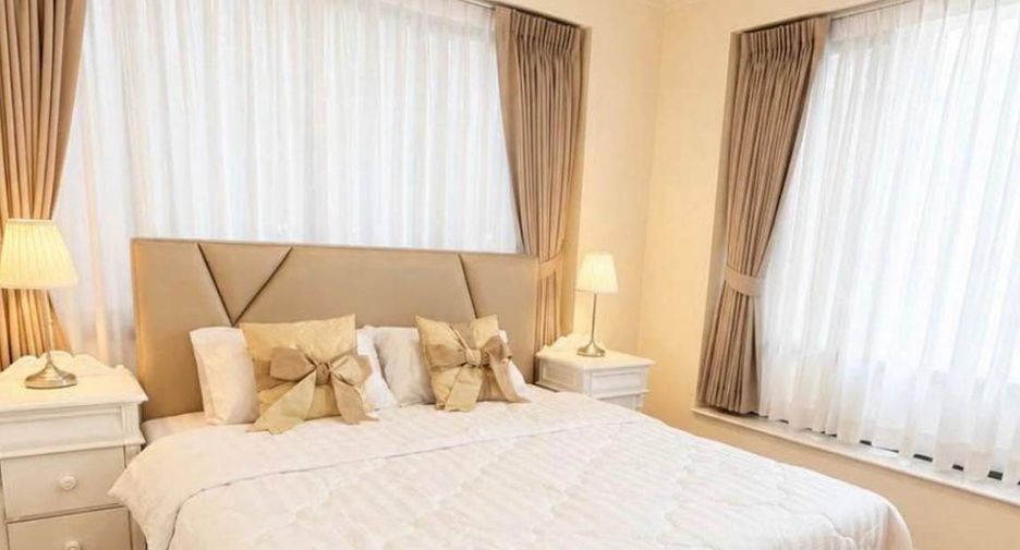 For rent 2 bedrooms condo in Sathon, Bangkok