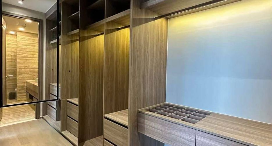 For rent 3 bedrooms condo in Khlong Toei, Bangkok
