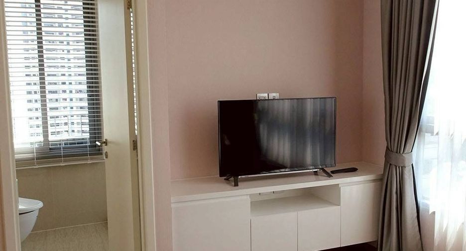 For rent 2 bedrooms condo in Watthana, Bangkok