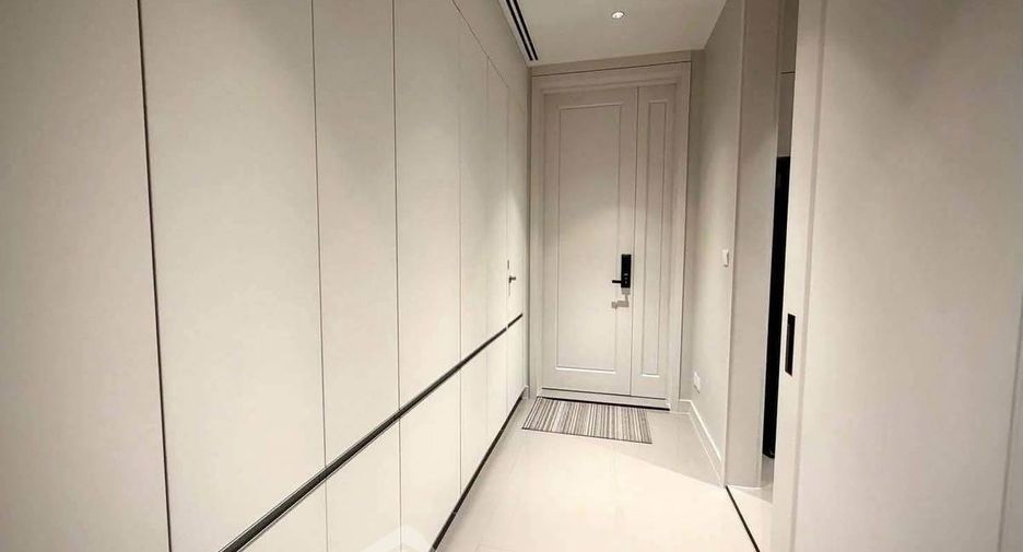 For rent 3 bedrooms condo in Sathon, Bangkok