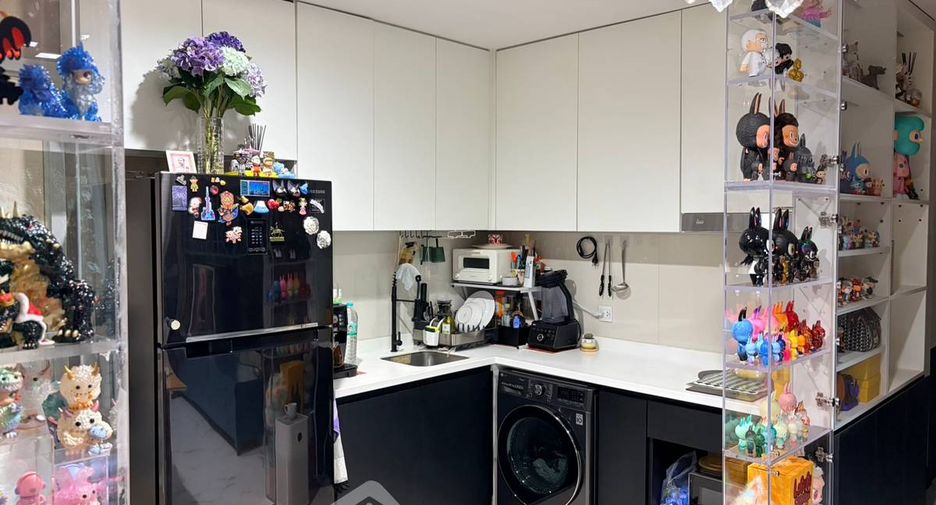 For rent 2 bedrooms condo in Pathum Wan, Bangkok