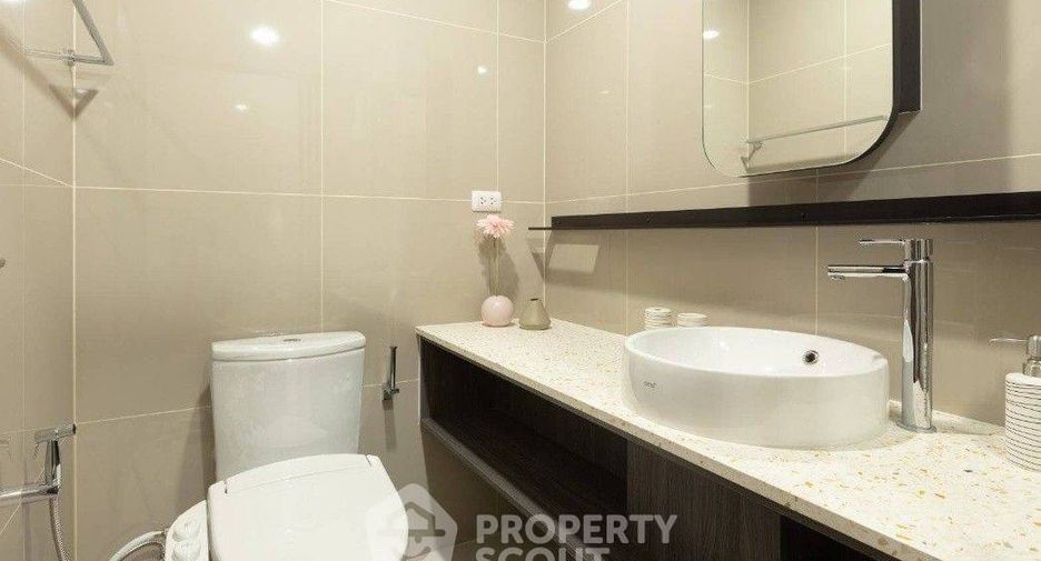 For rent 2 bedrooms condo in Huai Khwang, Bangkok