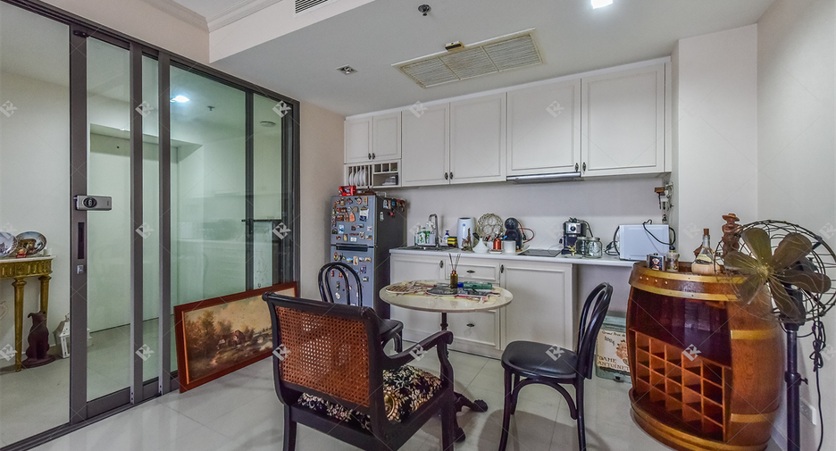 À vendre 2 chambres condo à Yan Nawa, Bangkok
