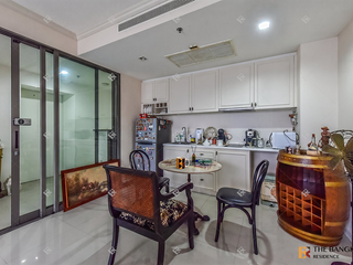 À vendre 2 chambres condo à Yan Nawa, Bangkok