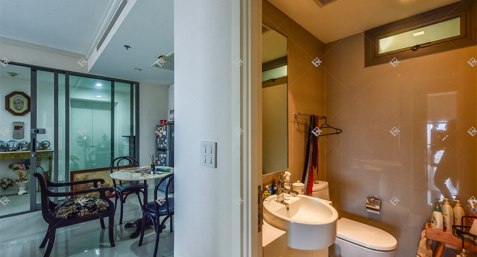 À vendre 2 chambres condo à Yan Nawa, Bangkok