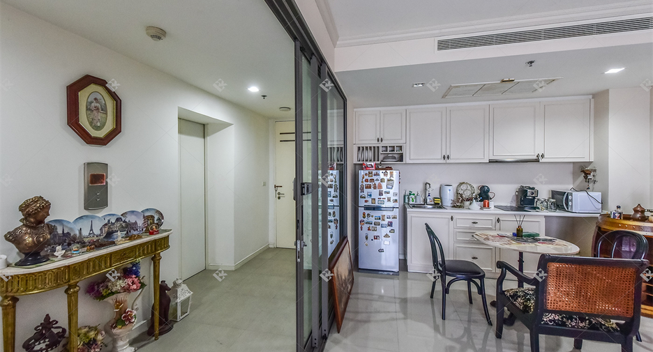 À vendre 2 chambres condo à Yan Nawa, Bangkok